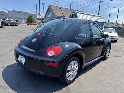 2009 Volkswagen New Beetle 2.5