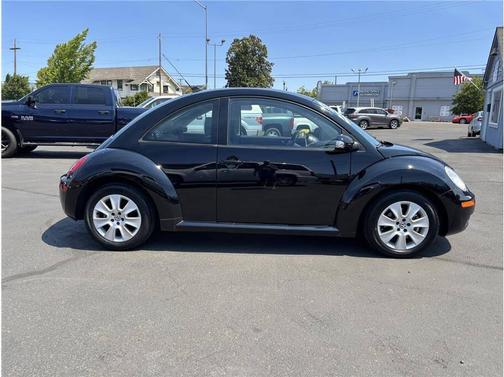 2009 Volkswagen New Beetle 2.5