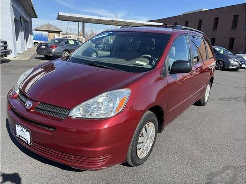 2004 Toyota Sienna LE