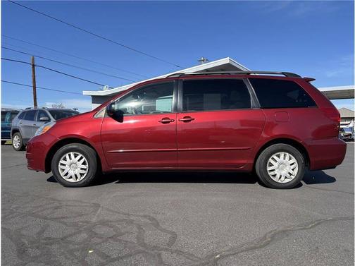 2004 Toyota Sienna LE