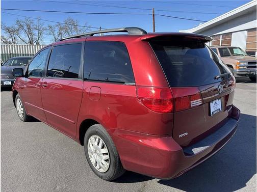 2004 Toyota Sienna LE