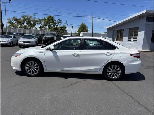 2016 Toyota Camry Hybrid XLE