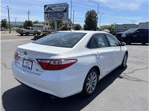 2016 Toyota Camry Hybrid XLE