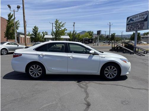 2016 Toyota Camry Hybrid XLE