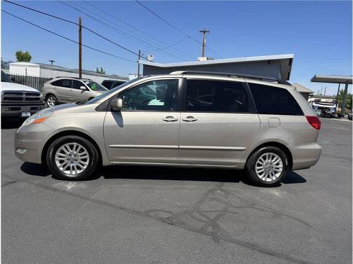 2010 Toyota Sienna XLE