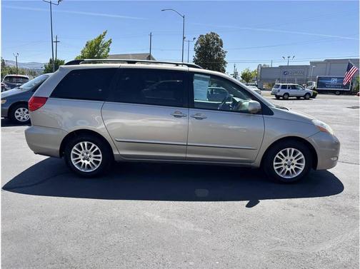 2010 Toyota Sienna XLE
