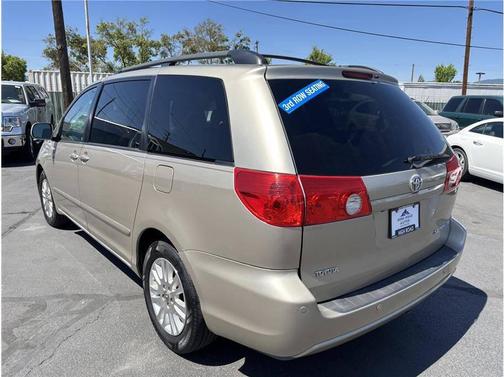 2010 Toyota Sienna XLE