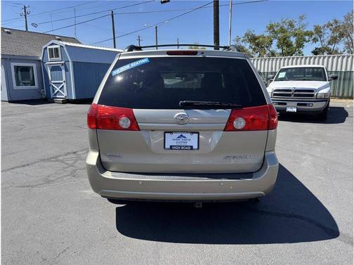 2010 Toyota Sienna XLE