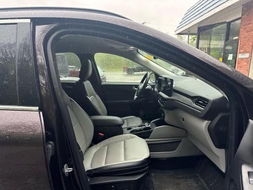 Cinnabar Red Metallic Premium Colorant 2023 Ford Escape Platinum