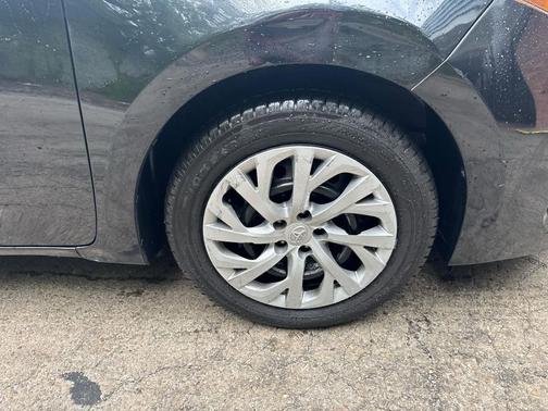 Black Sand Pearl 2018 Toyota Corolla LE