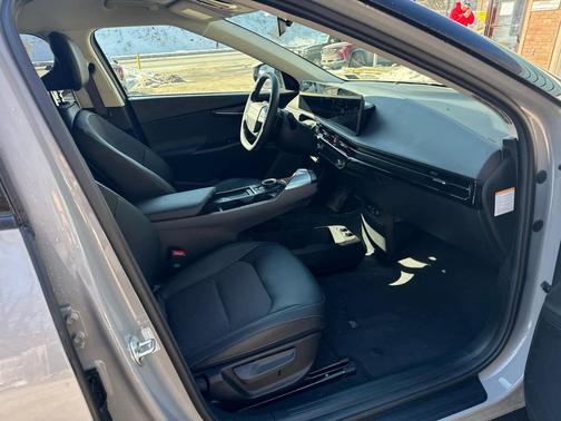 2025 Kia EV6 Light Long Range