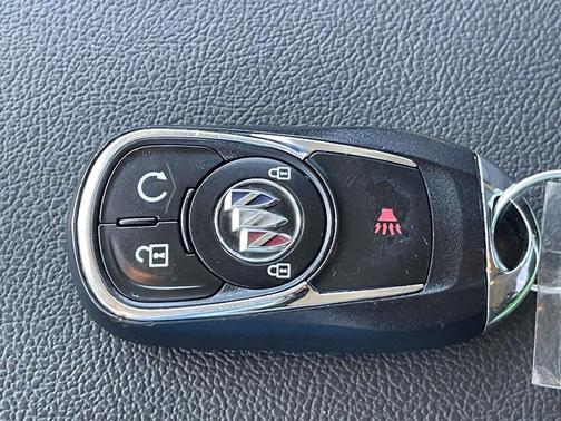 Summit White 2022 Buick Encore GX Preferred