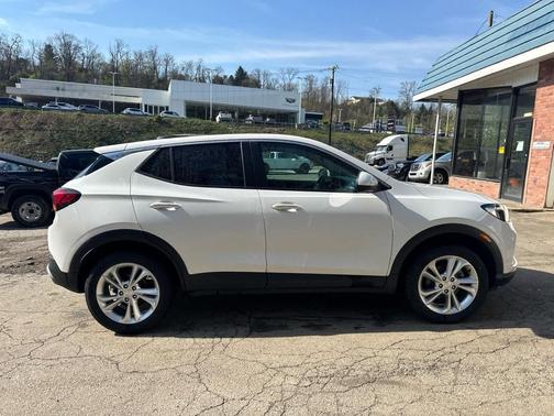 Summit White 2022 Buick Encore GX Preferred