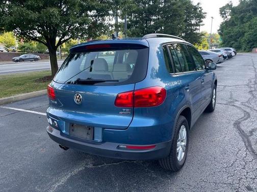 Photo 5 of 24 of 2017 Volkswagen Tiguan 2.0T S