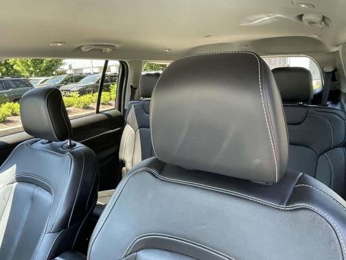 Diamond Black Crystal Pearlcoat 2022 Jeep Grand Cherokee L Limited