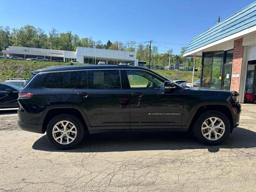 Diamond Black Crystal Pearlcoat 2022 Jeep Grand Cherokee L Limited