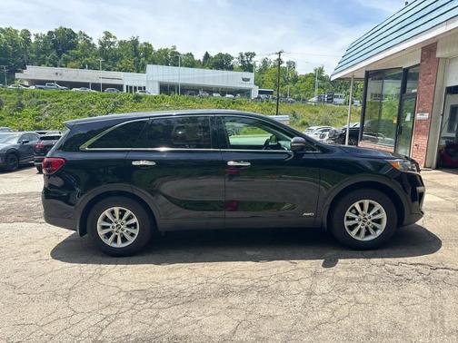 Ebony Black 2019 Kia Sorento LX
