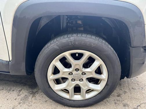 Glacier Metallic 2016 Jeep Renegade Latitude