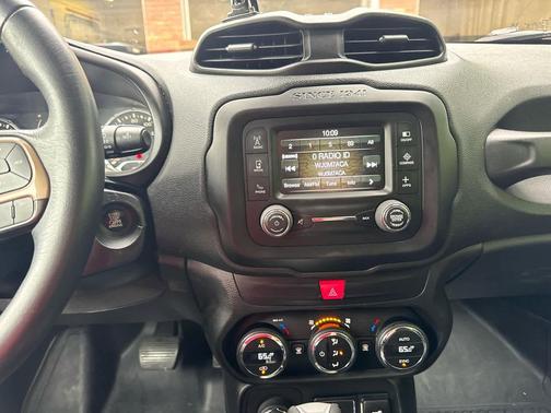 Glacier Metallic 2016 Jeep Renegade Latitude