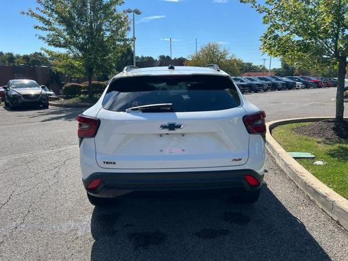 Summit White 2024 Chevrolet Trax FWD 2RS