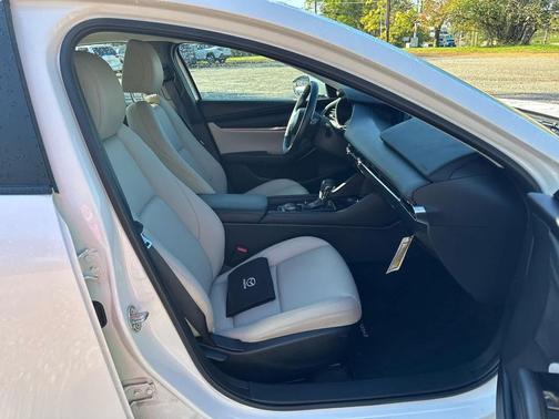 2025 Mazda Mazda3 FWD w/Preferred Package