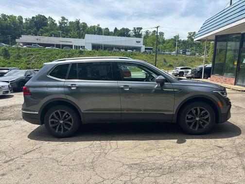 Platinum Gray Metallic 2023 Volkswagen Tiguan 2.0T SE 4MOTION