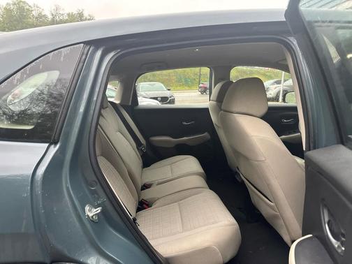 Nordic Forest Pearl 2024 Honda HR-V LX