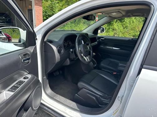 Bright White Clearcoat 2017 Jeep Compass Latitude