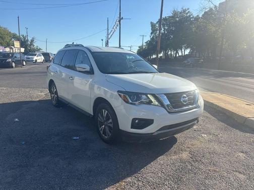 2017 Nissan Pathfinder SL