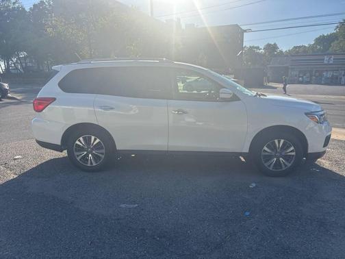 2017 Nissan Pathfinder SL