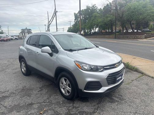 Silver Ice Metallic 2021 Chevrolet Trax LS