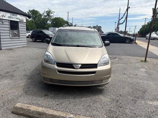 2005 Toyota Sienna LE