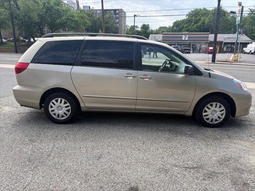 2005 Toyota Sienna LE