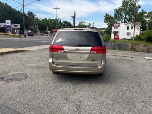 2005 Toyota Sienna LE