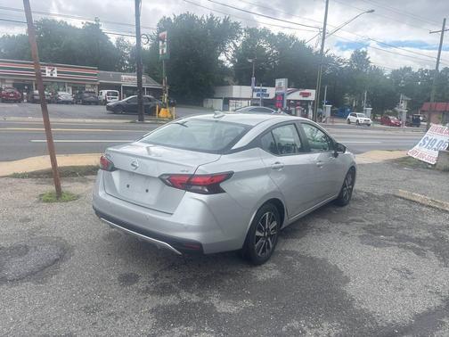 Brilliant Silver Metallic 2021 Nissan Versa 1.6 SV