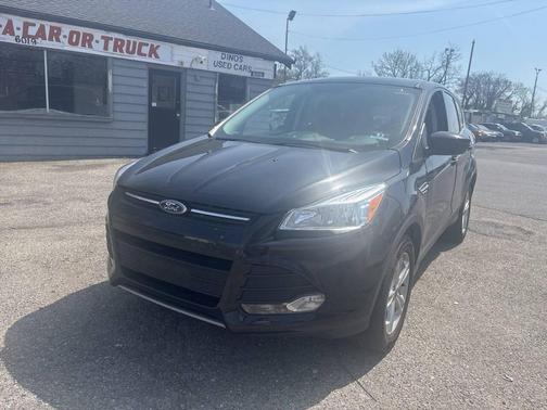 Tuxedo Black 2015 Ford Escape SE