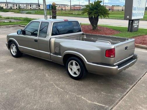 1999 Chevrolet S-10 Base