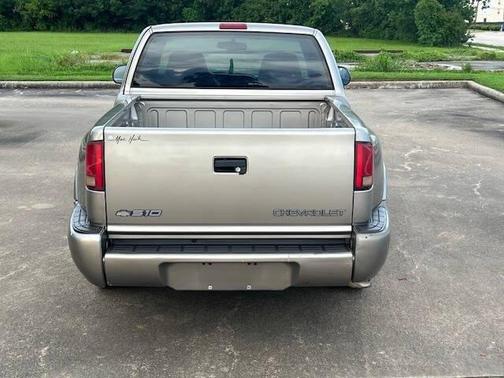 1999 Chevrolet S-10 Base