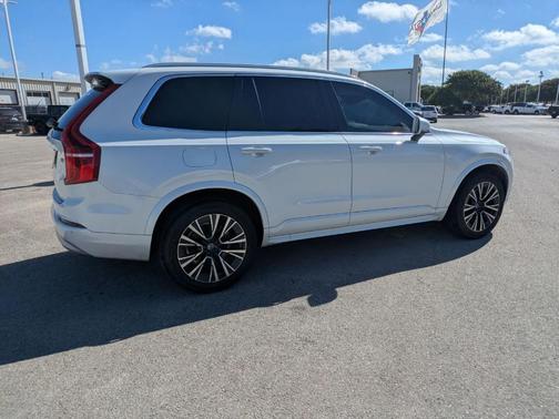 2022 Volvo XC90 T5 Momentum 7 Passenger