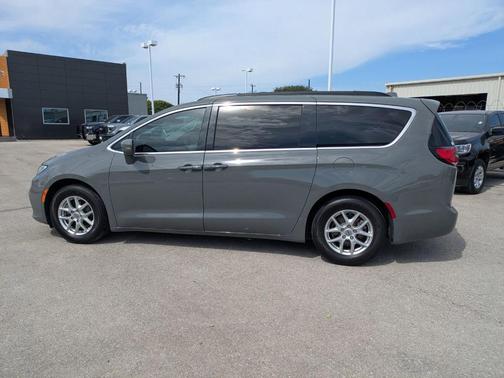 2022 Chrysler Pacifica Touring-L