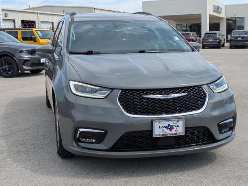 2022 Chrysler Pacifica Touring-L
