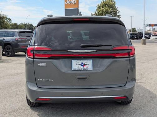 2022 Chrysler Pacifica Touring-L