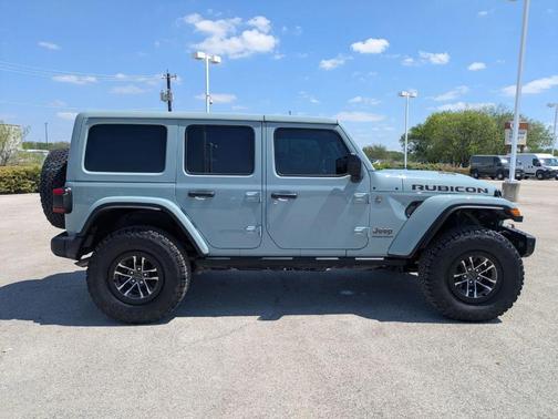 Earl Clearcoat 2024 Jeep Wrangler Rubicon 392