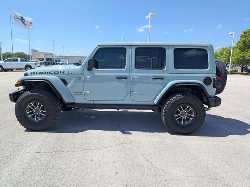 Earl Clearcoat 2024 Jeep Wrangler Rubicon 392