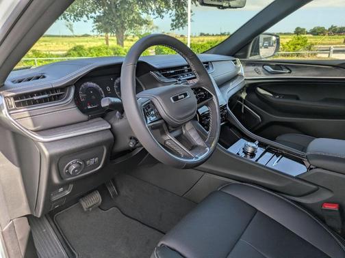 Bright White 2025 Jeep Grand Cherokee Overland