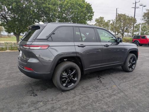 2025 Jeep Grand Cherokee Laredo
