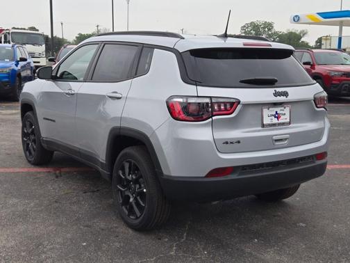 Silver Zynith 2026 Jeep Compass Latitude
