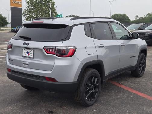 Silver Zynith 2026 Jeep Compass Latitude