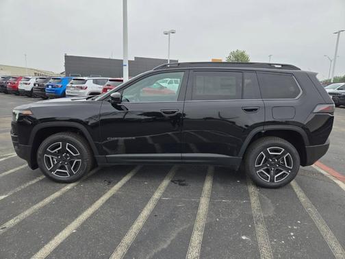 Diamond Black 2026 Jeep Cherokee LAREDO/LIMITED
