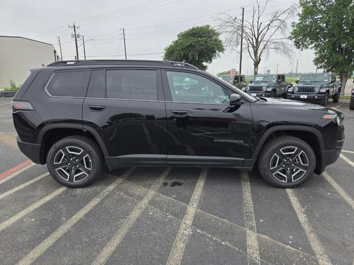 Diamond Black 2026 Jeep Cherokee LAREDO/LIMITED